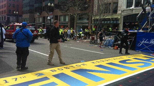 FBI Ignores Men With Backpacks At Scene of Boston Bombings finishline