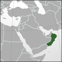 Oman, in green, sits on the southeast coast of the Arabian peninsula, bordering Saudi Arabia and Yemen. Credit: L'Américain via Wikipedia