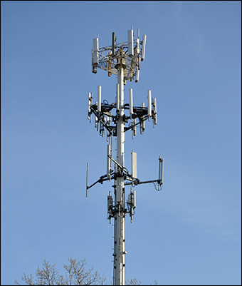 The stingray cell tracking device works by mimicking a real cell phone tower, tricking phones into connecting to it. Credit: Jovianeye / Wiki